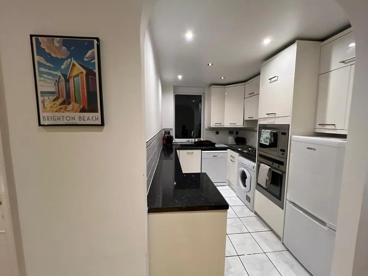 Serene Ocean Side Apartment Btn 브라이턴