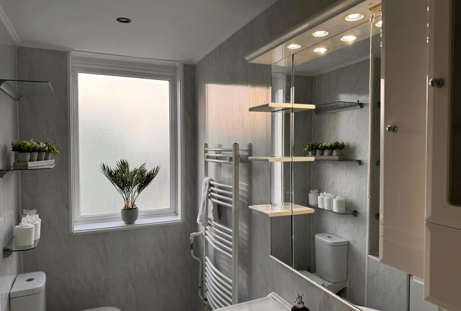 Serene Ocean Side Apartment Btn 브라이턴